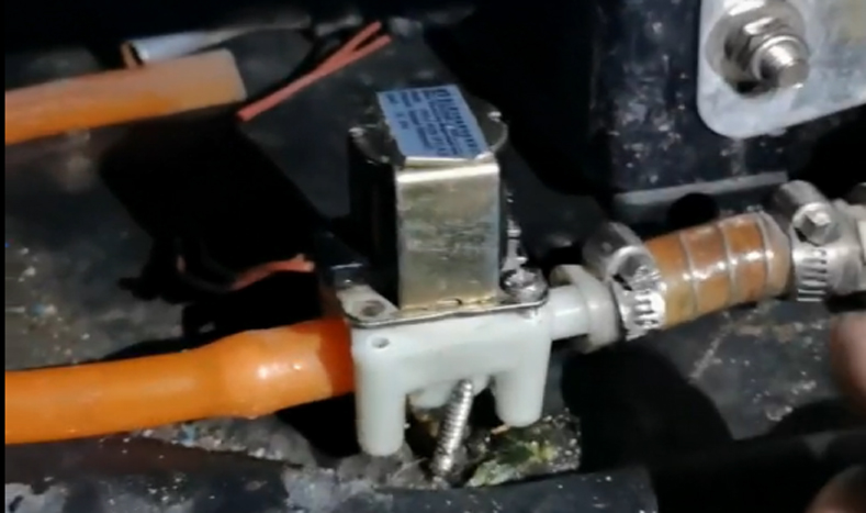 洗地機設(shè)備關(guān)閉電源后還漏水的解決方法