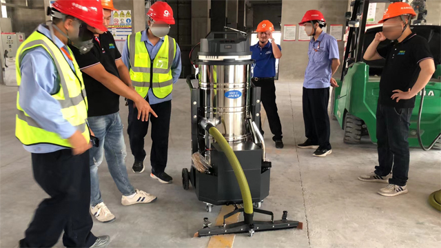 1758095937330953.jpg 3工業(yè)吸塵器.jpg